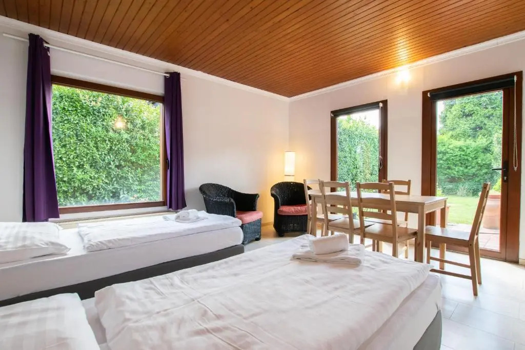 Tolstov House - 6 Room Villa with Garden - 15 Min Messe DUS & Airport DUS