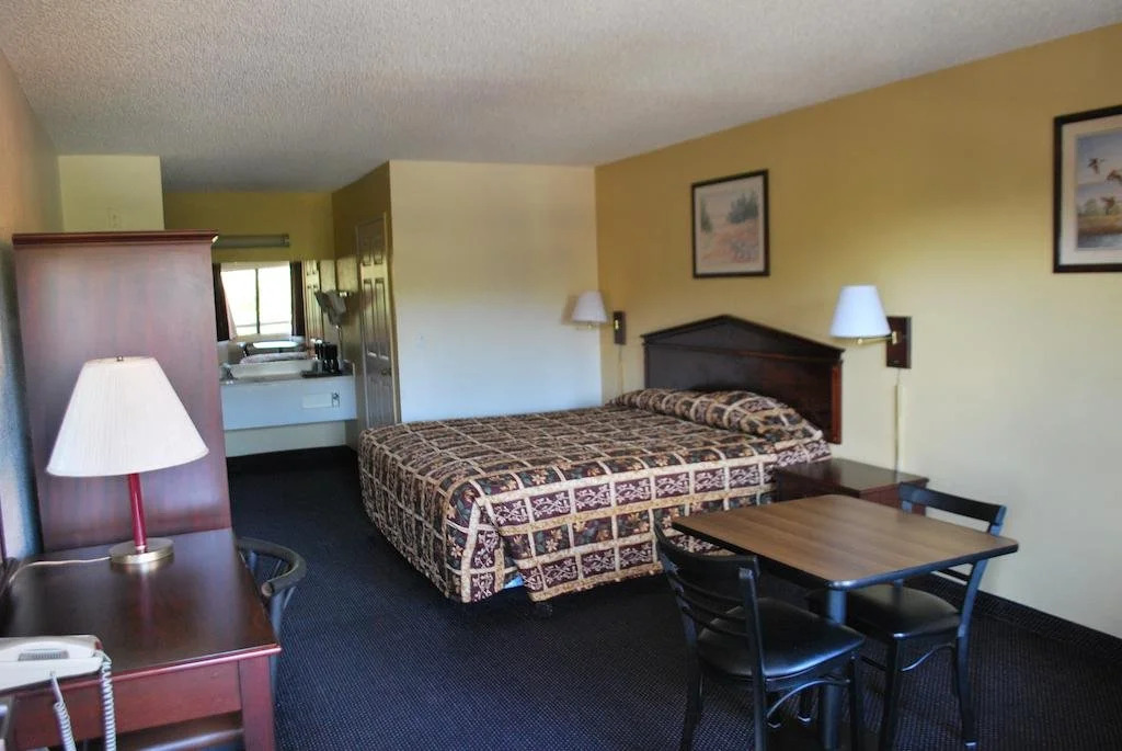 Travel Plaza Inn