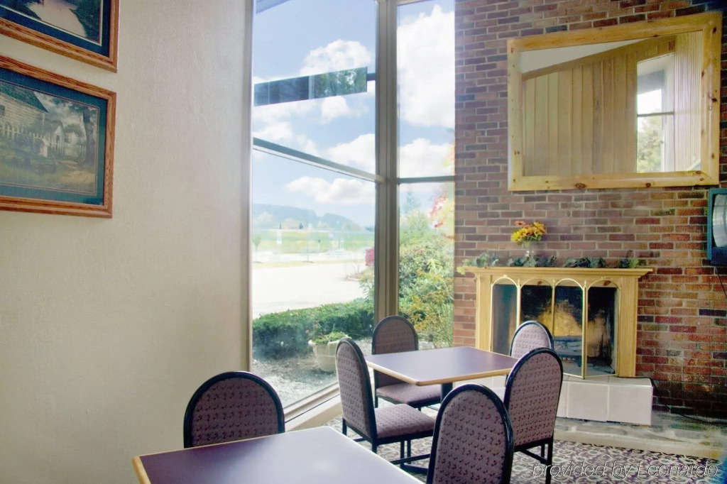 Americas Best Value Inn-Painted Post