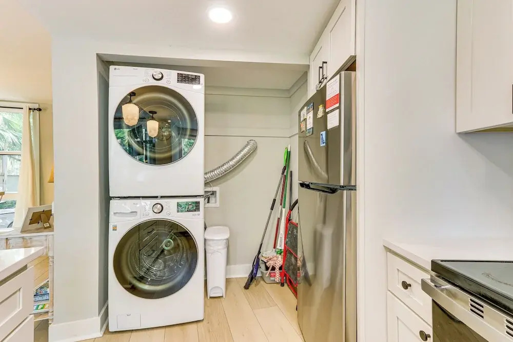 Walk to Beach: Coligny Gem w/ Community Perks