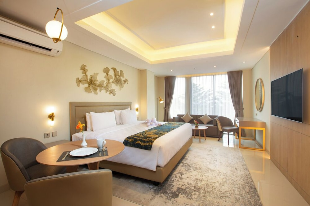 Louis Kienne Suites Cikarang