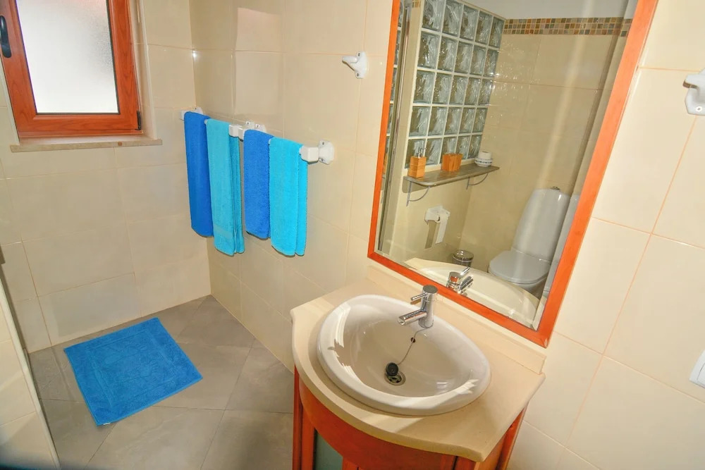 Charming Cottage With 2 Bedrooms in a Seaside Village