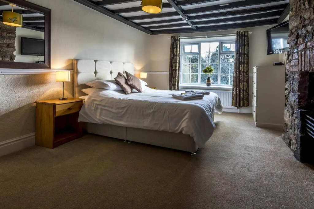 Parsonage Farm Inn