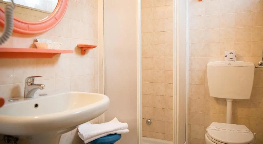 HOTEL VIENNA "Casa di viaggiatori per viaggiatori"