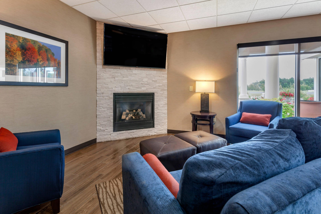 Comfort Suites Escanaba West