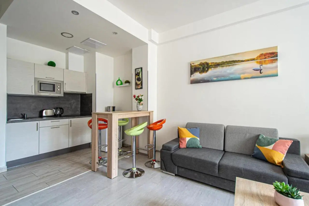 City Center Apartments near Synagogue