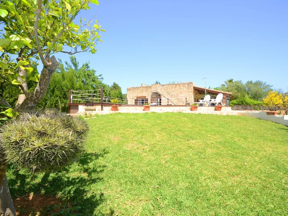 Villa Can Pau, pool and garden close to the beach