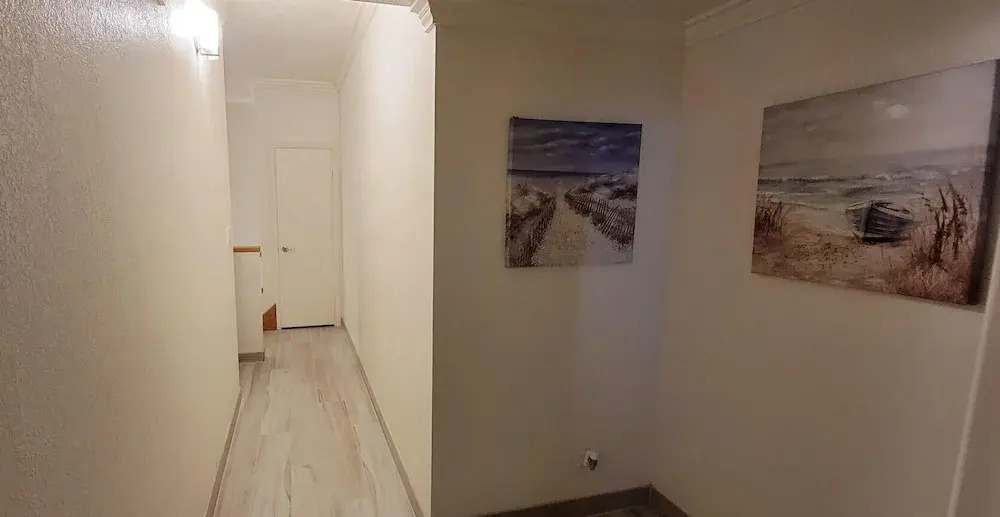 2 Level Beachfront Luxury 2 Bedroom Home by Redawning