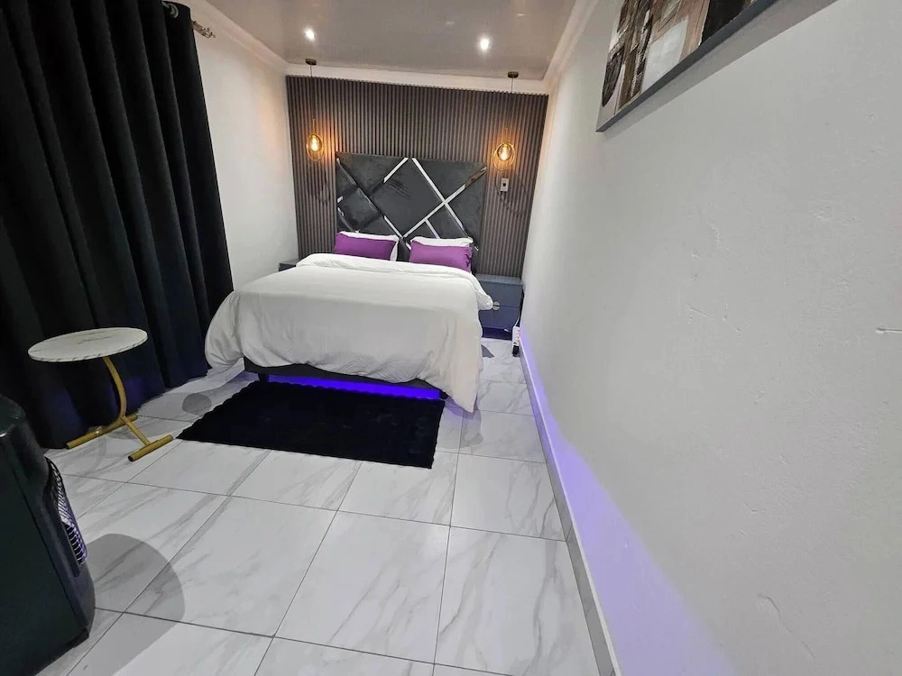 Luxurious Holiday House in Kempton Park With Pool Access