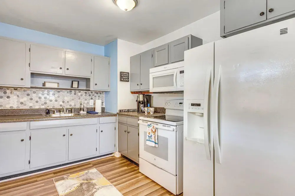 4 Mi to Dtwn: Home w/ Fenced Yard in Portsmouth!