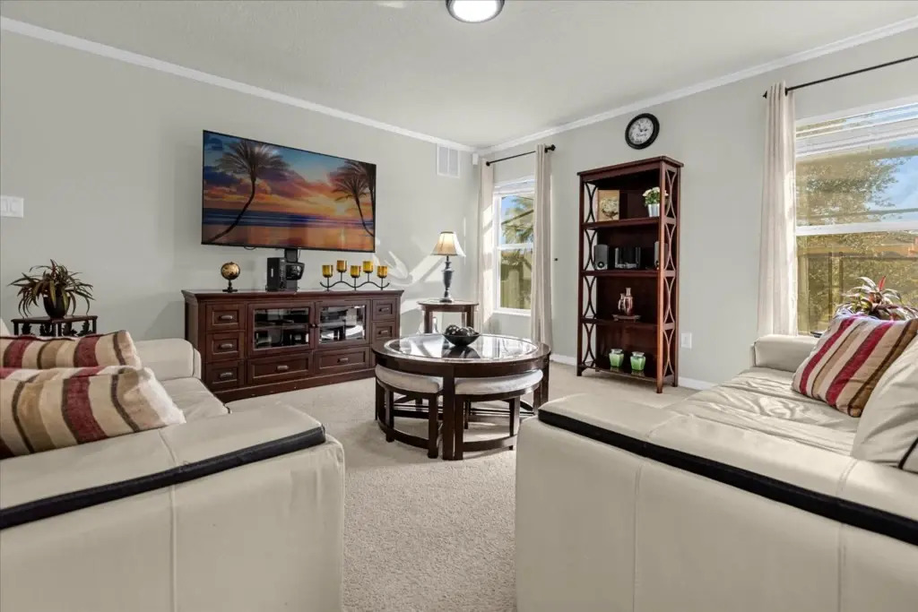 4 Bedrooms 3 Bathrooms Veranda Palms 4461 Np