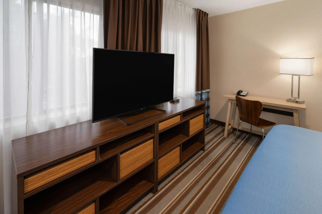 Super 8 by Wyndham Longmont/Twin Peaks