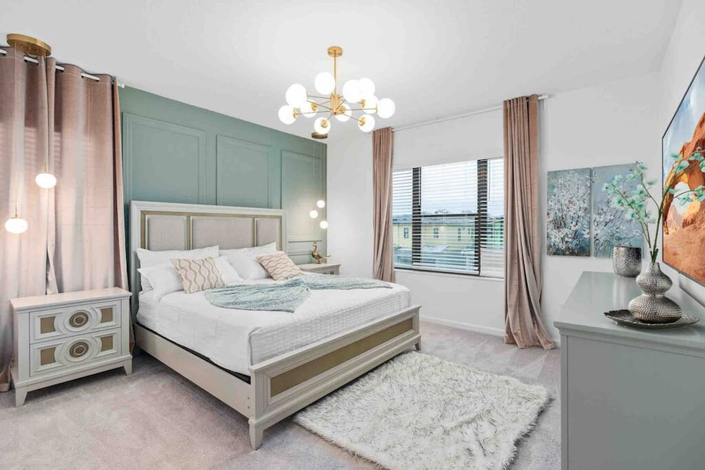 Super Ritzy 9BR 9BA Loft Private Pool