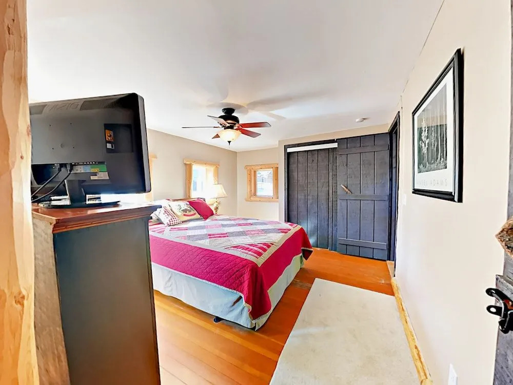 637 Talmadge Road Cabin