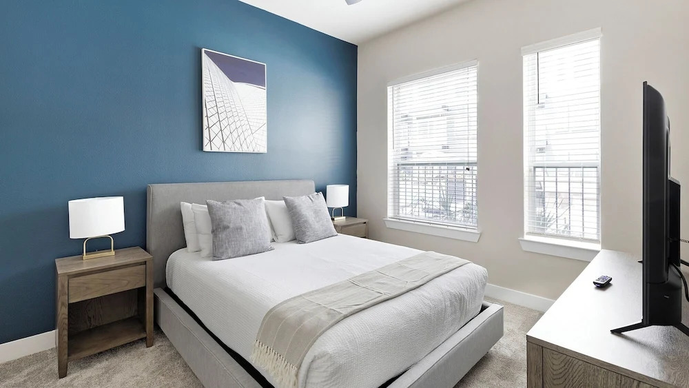 Landing Furnished Apartments - Old East