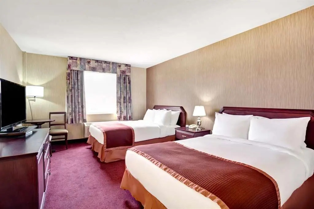 Super 8 Montreal