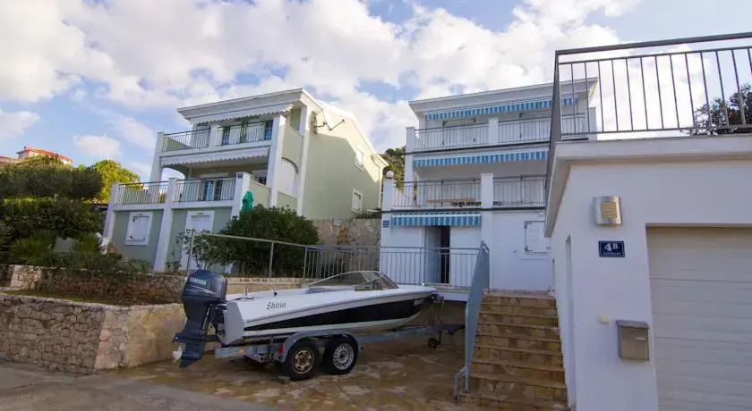 Holiday Home Villa Villa Branka direkt am Strand by Interhome