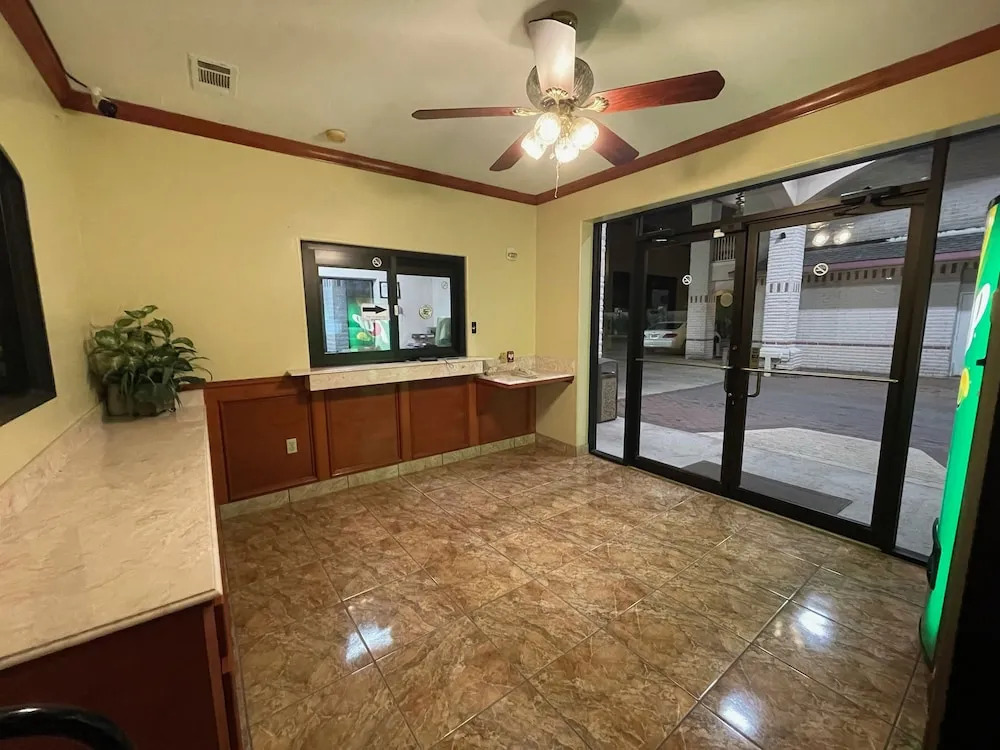 Woodland Inn & Suites