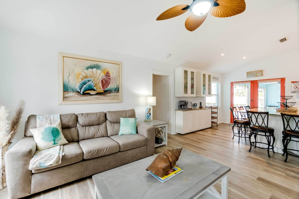 Family-friendly Englewood Getaway w/ Pool!