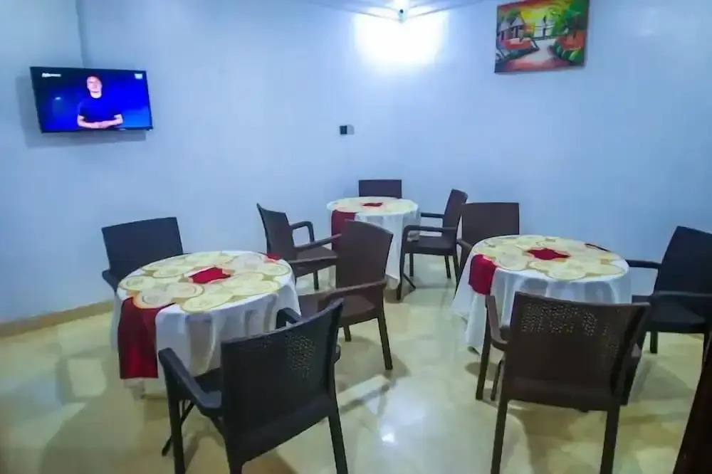 Hubbies Royale Hotel