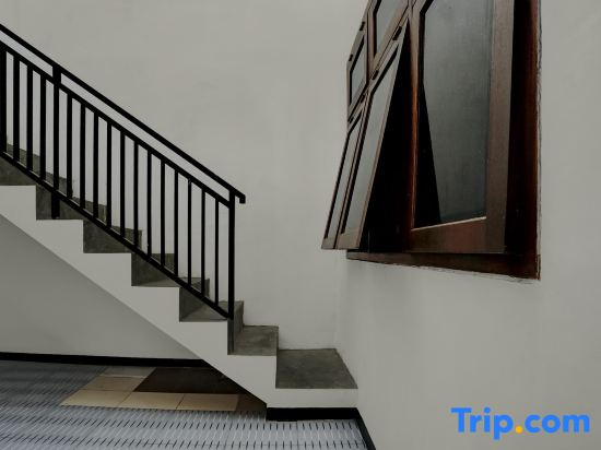 OYO 95035 Harmony Guest House Syariah Sawojajar