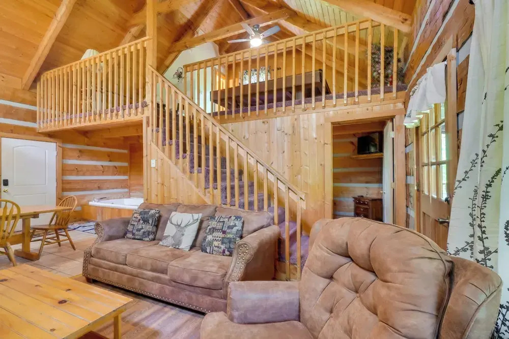 Gatlinburg Cabin with Pool Table about 6 Mi to Downtown!