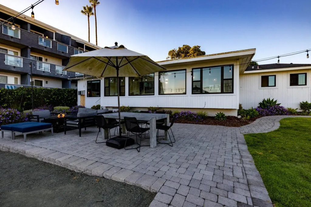 Tides Oceanview Inn and Cottages