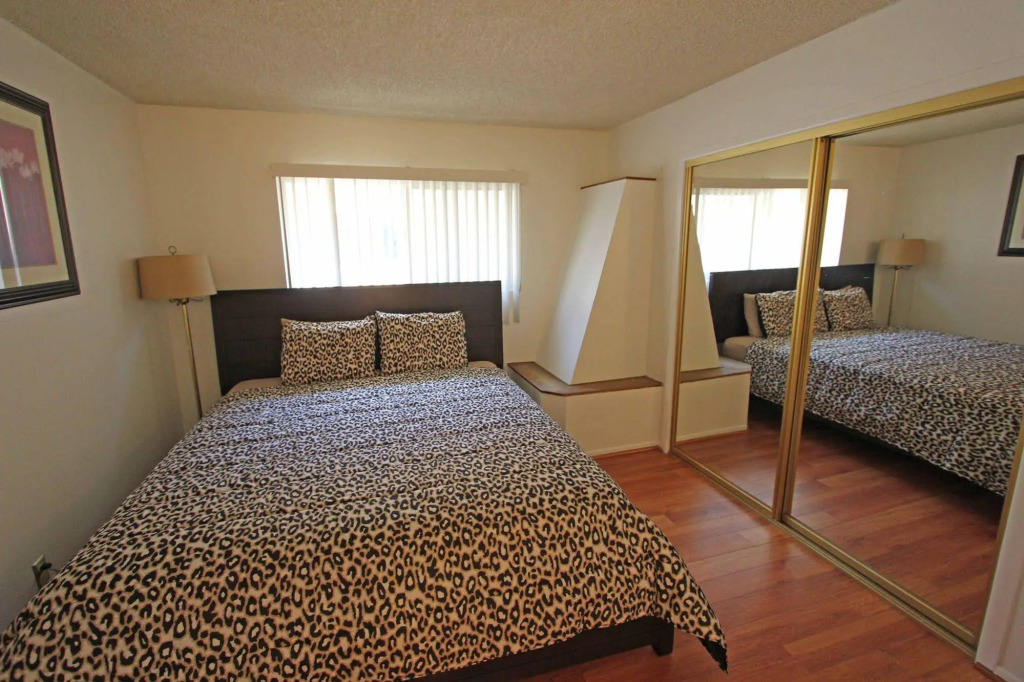 Cozy New Town House Glendale