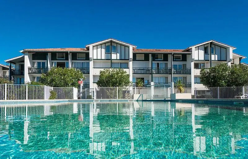 Studio cabine résidence 4 étoiles piscine tennis golf parking privé