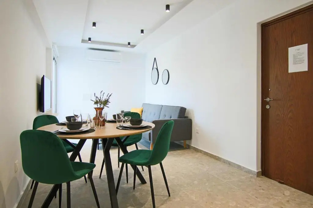 Phaedrus Living: Seaside Luxury Flat Lighthouse 69