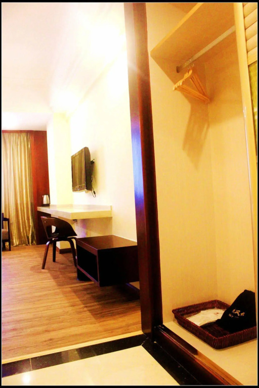 LU YUE Hotel