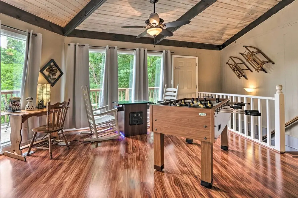 Gatlinburg House w/ Pool Table & Forest Views!