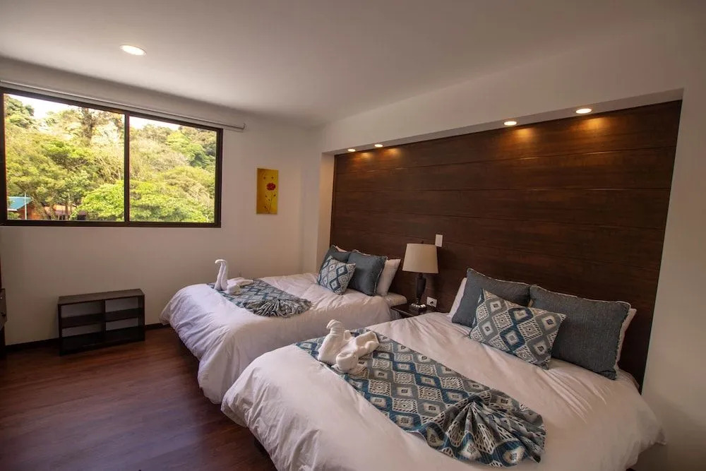 Burbi Lake Lodge Monteverde