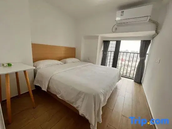 Huanzhu·Xiaoban Seaview Apartment (Haikouwan Poly Branch)
