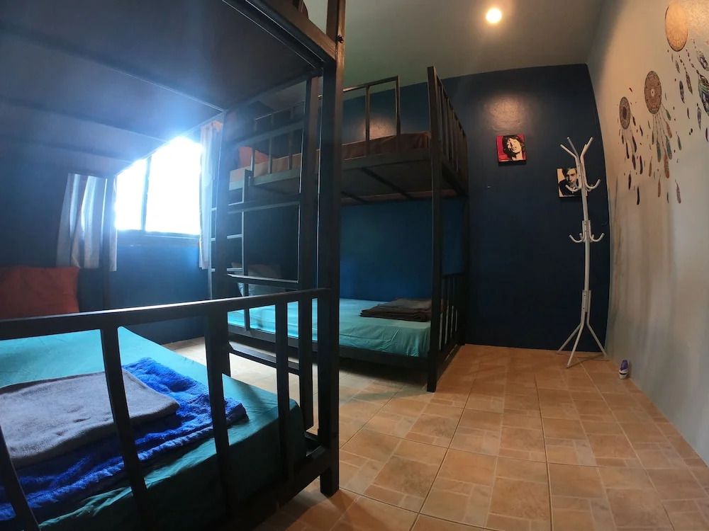 SLEEPYHEADHOSTEL