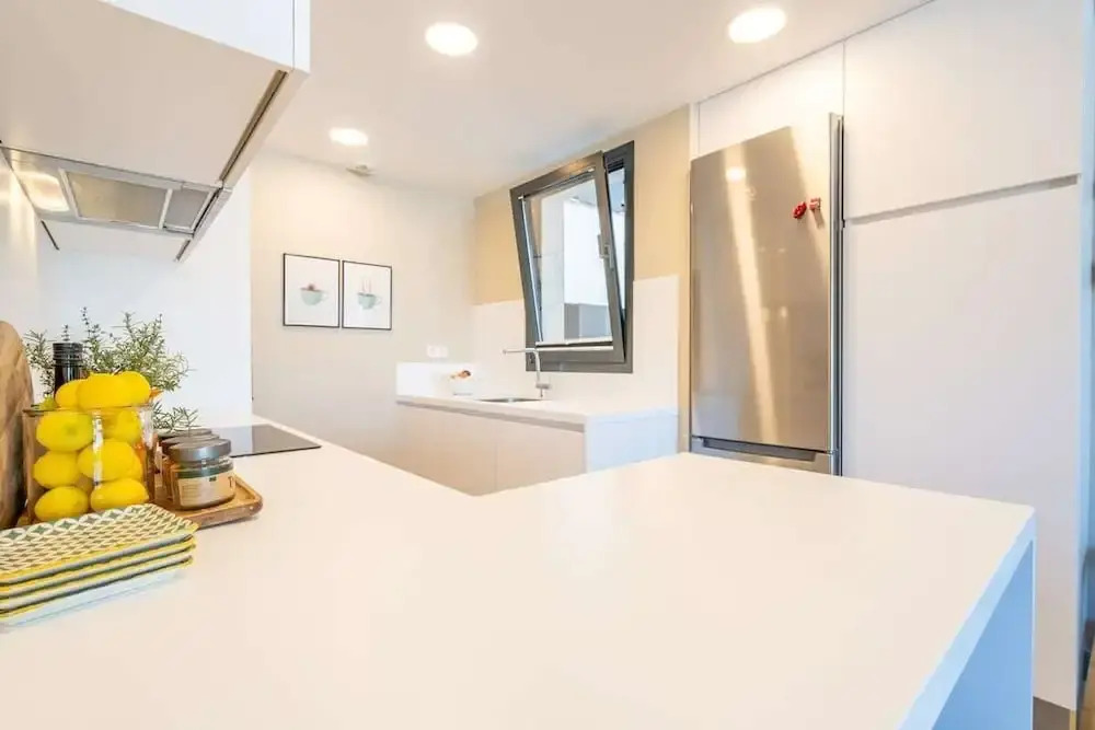 Inf3.4i - Modern & Bright City Apartment
