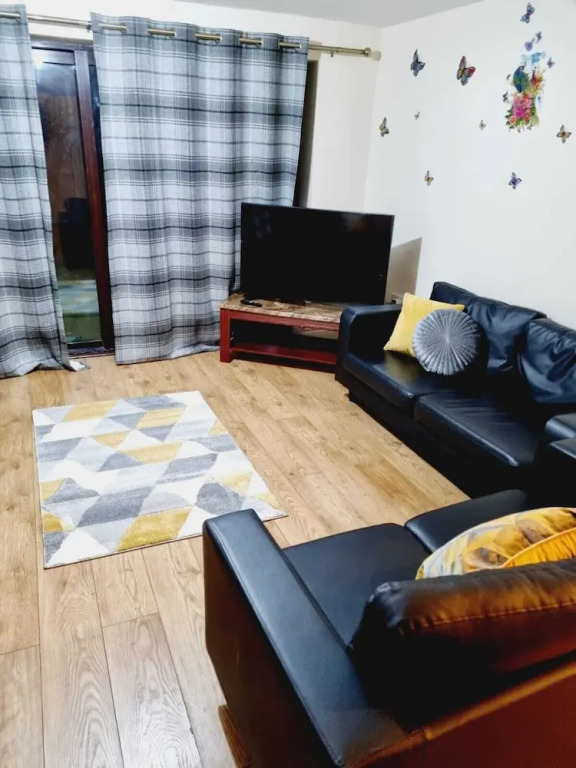 Lovely 5-bed House in Romford, Greater London