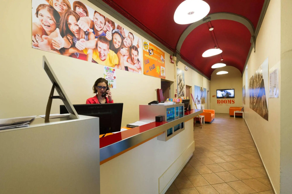 Hotel & Hostel 7