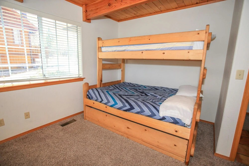 Crescenta Heights by Big Bear Cool Cabins