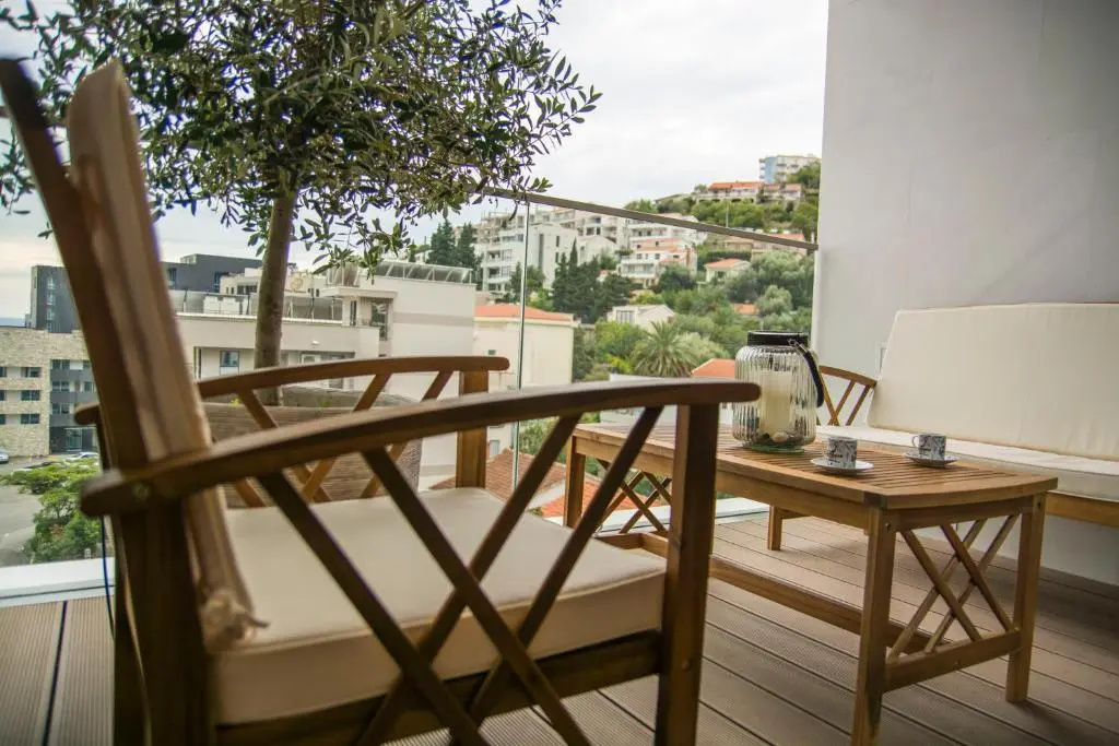 Leona Residences Apartment