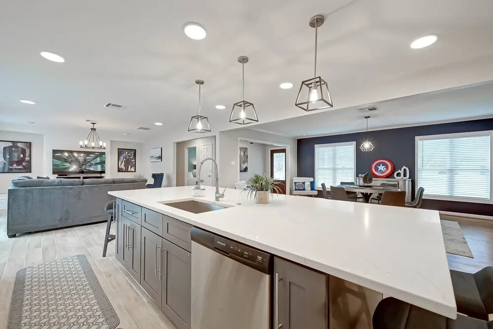 Relax Central in Houston, 10 Mins to Galleria, Work-cation, 4 Bdrms, 3 Baths