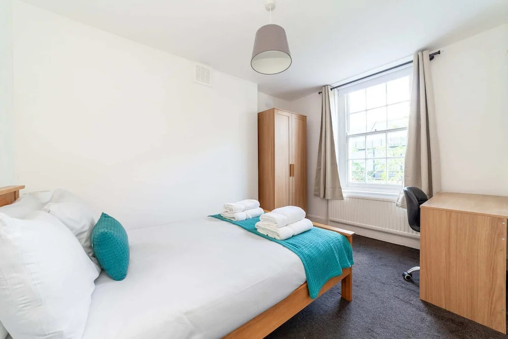 Period Victorian Abode In Idyllic Kings Cross