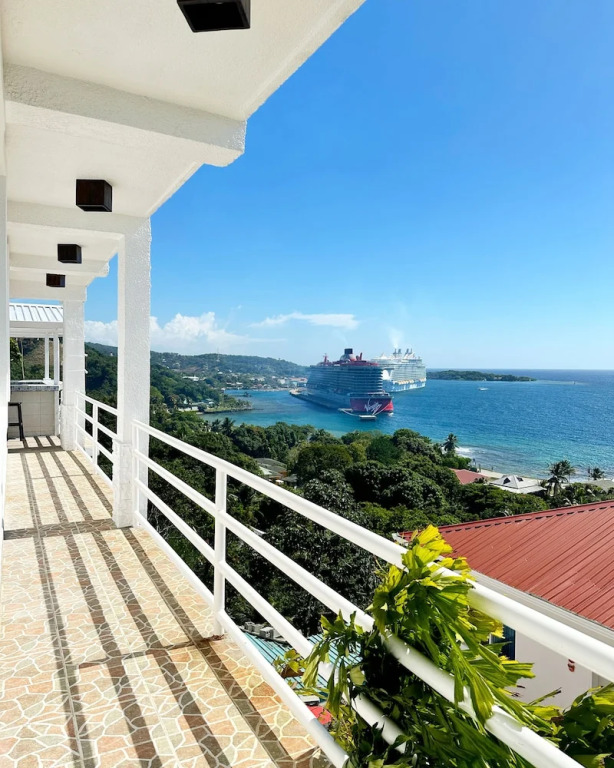 Lunas View Hotel and Restaurant
