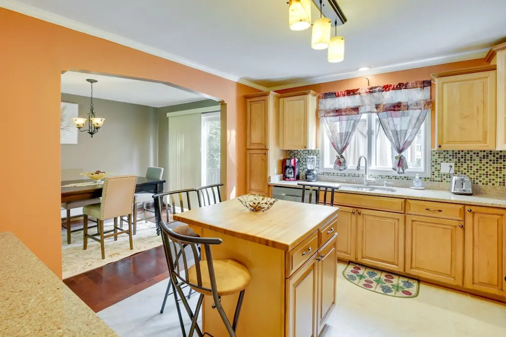 Great for Families: Waterville Retreat w/ Yard!