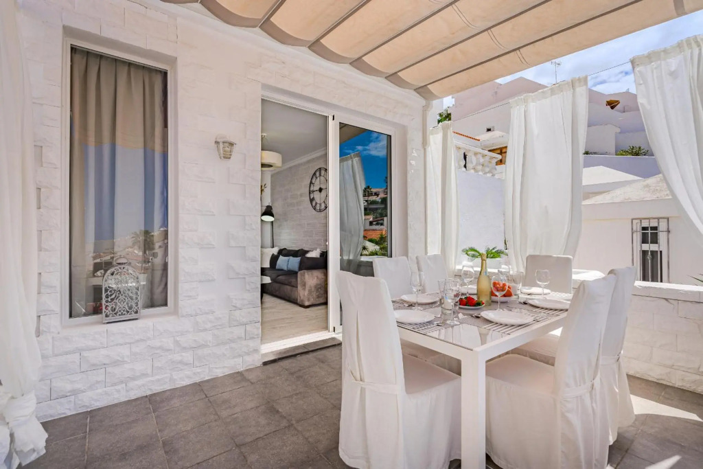 BuenaVista Romantic Bungalow in Costa Adeje