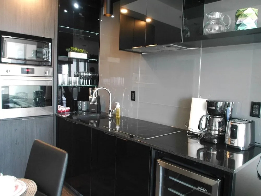 Newly Decorated 2BR Financial District