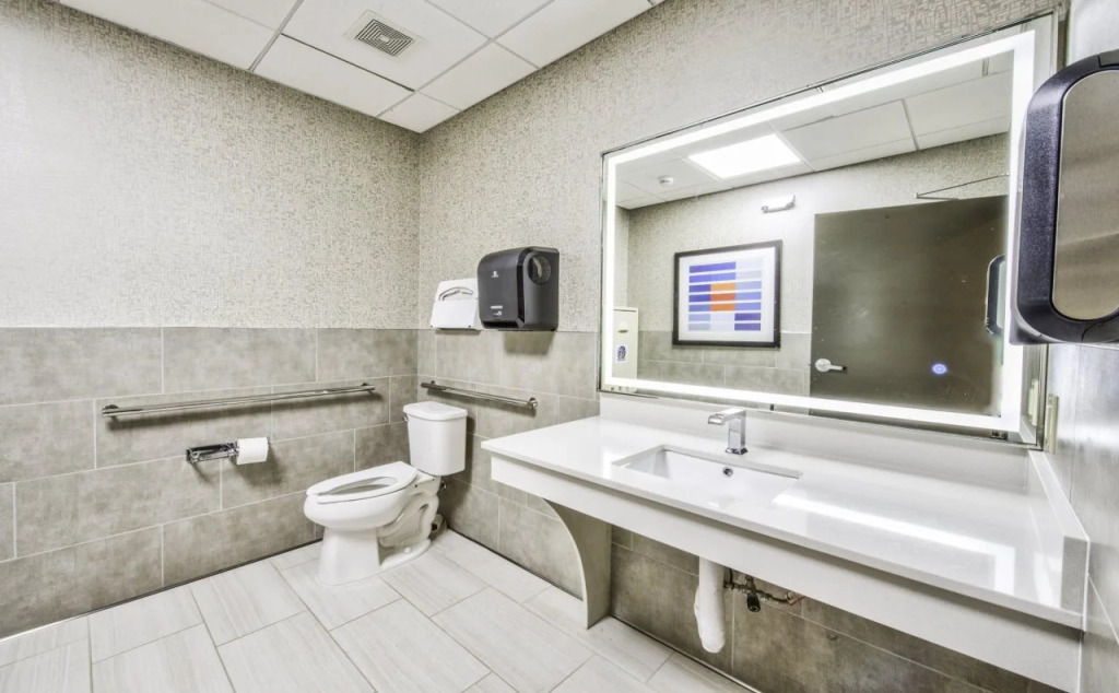 Holiday Inn Express & Suites Dallas NW - Farmers Branch by IHG