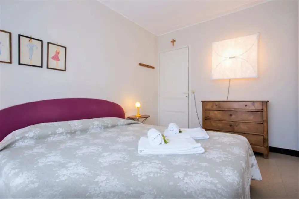 Large 1 Bedroom with Balcony City Centre