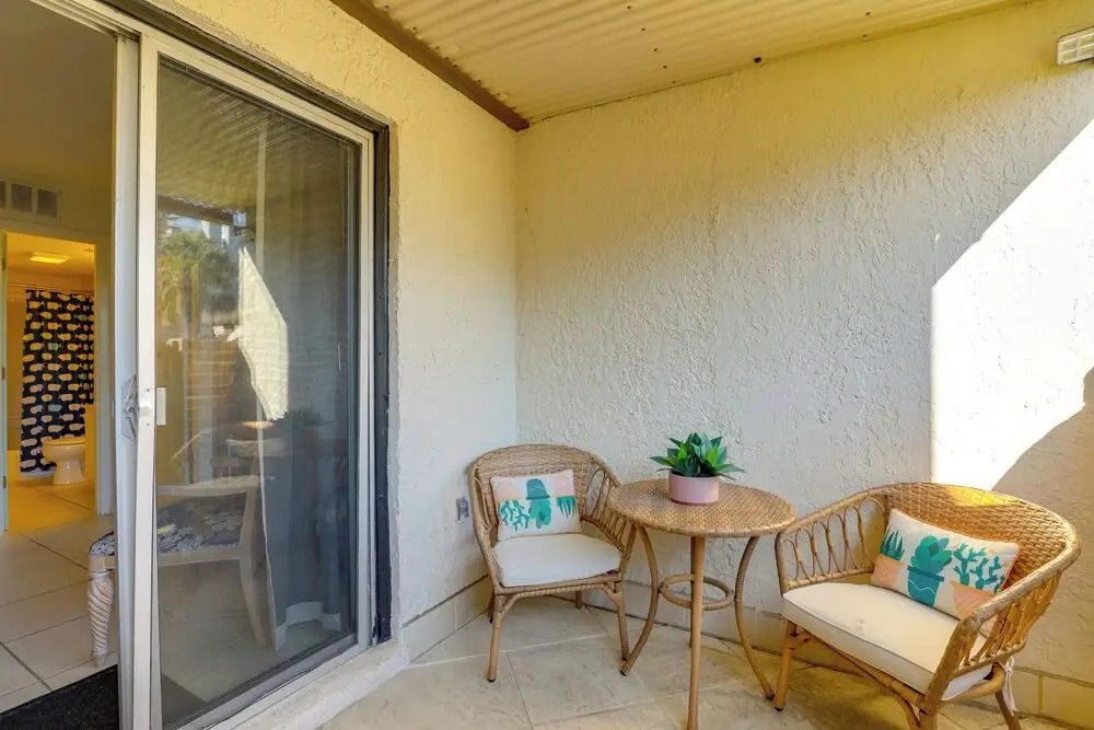 650 Feet to the Beach! Arcadian Shores Townhome
