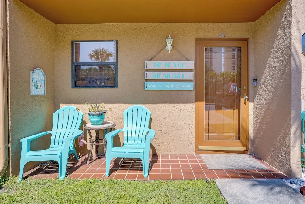 Walk to Beach: PCB Condo w/ Oceanfront Pool Access